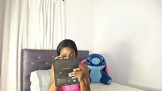 BryanaSmiths online show from 11.04.25