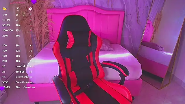 Snapshot of sarahrousse_ chatting on 11.03.25 sarahrousse online show from 11.03.25