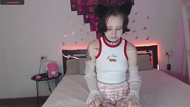 Snapshot of OliviaFlex chatting on 11.15.25 OliviaFlex online show from 11.15.25