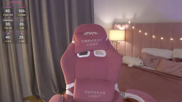 Snapshot of ohmyElly chatting on 11.04.25 ohmyElly online show from 11.04.25