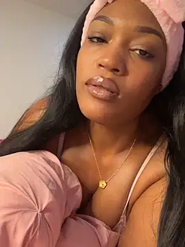 Snapshot of PrincessDreamm chatting on 11.06.25 PrincessDreamm online show from 11.06.25