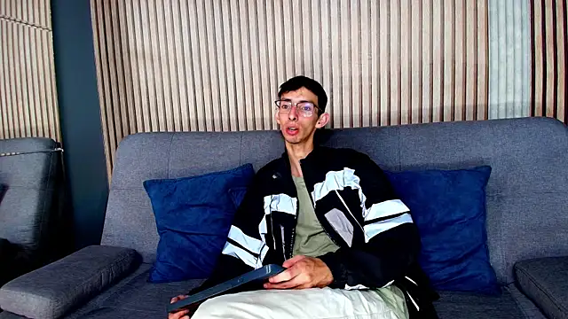 ZyroNight online show from 12.02.25