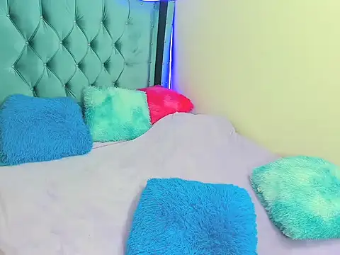 Snapshot of Aurora_sky9 chatting on 12.18.25 Aurora sky9 online show from 12.18.25