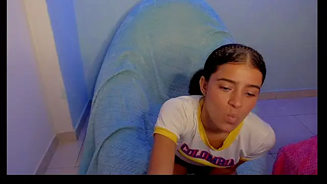 Snapshot of callmeocean chatting on 11.04.25 callmeocean online show from 11.04.25