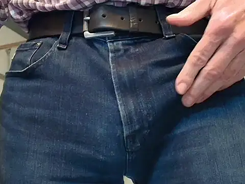 Snapshot of centerfieldshow chatting on 11.13.25 centerfieldshow online show from 11.13.25