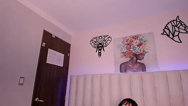 Isabella Crofts online show from 12.17.25