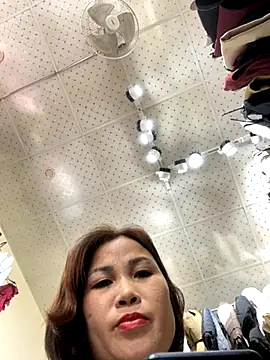 Snapshot of Liliy2x chatting on 11.04.25 Liliy2x online show from 11.04.25