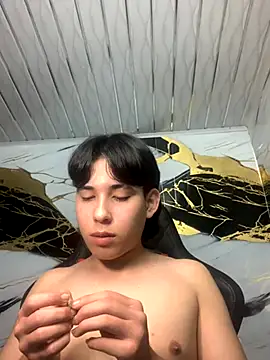 Snapshot of Suarezz10_ chatting on 11.05.25 Suarezz10 online show from 11.05.25