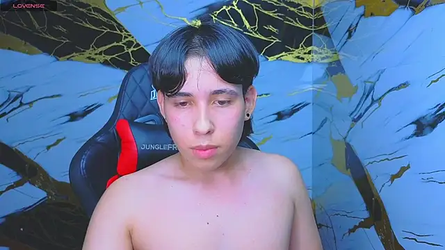 Snapshot of Suarezz10_ chatting on 11.15.25 Suarezz10 online show from 11.15.25