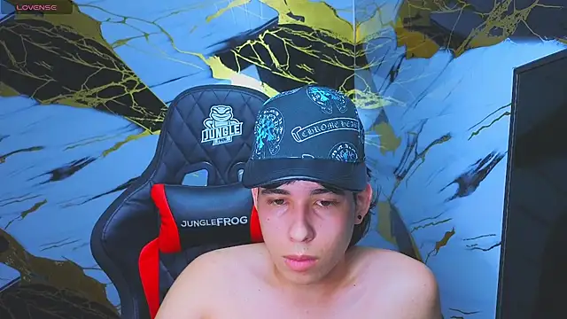 Snapshot of Suarezz10_ chatting on 11.18.25 Suarezz10 online show from 11.18.25