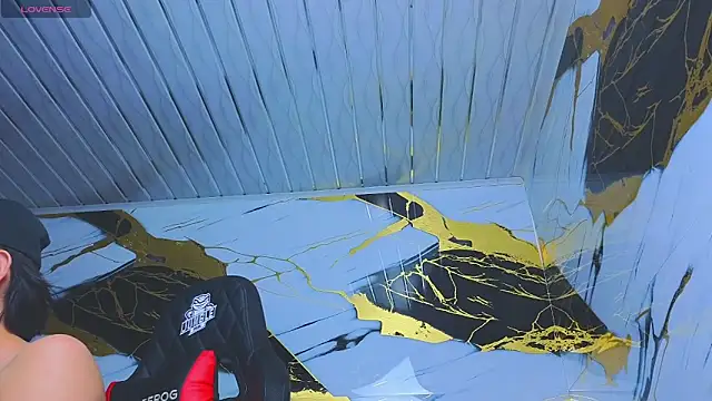 Snapshot of Suarezz10_ chatting on 11.25.25 Suarezz10 online show from 11.25.25