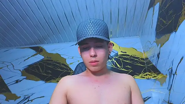 Snapshot of Suarezz10_ chatting on 11.30.25 Suarezz10 online show from 11.30.25