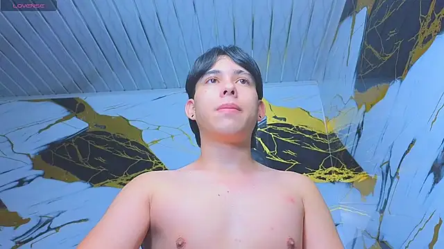 Snapshot of Suarezz10_ chatting on 12.05.25 Suarezz10 online show from 12.05.25