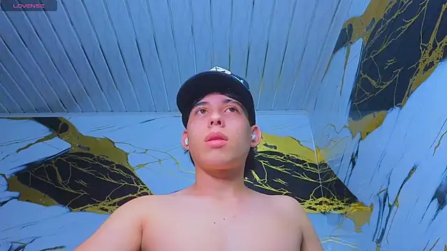 Snapshot of Suarezz10_ chatting on 12.19.25 Suarezz10 online show from 12.19.25