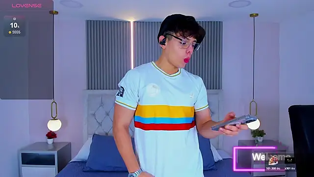 Snapshot of jhoumod_21_ chatting on 11.21.25 jhoumod 21 online show from 11.21.25