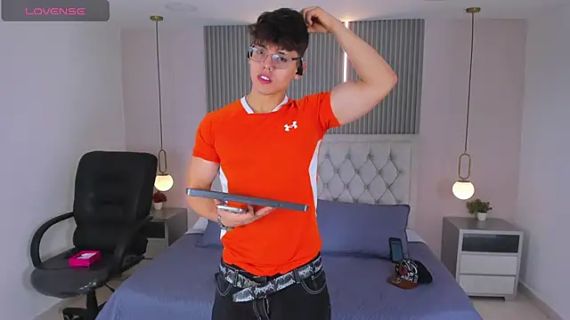 Snapshot of jhoumod_21_ chatting on 11.22.25 jhoumod 21 online show from 11.22.25