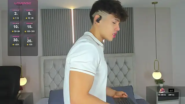 Snapshot of jhoumod_21_ chatting on 11.23.25 jhoumod 21 online show from 11.23.25