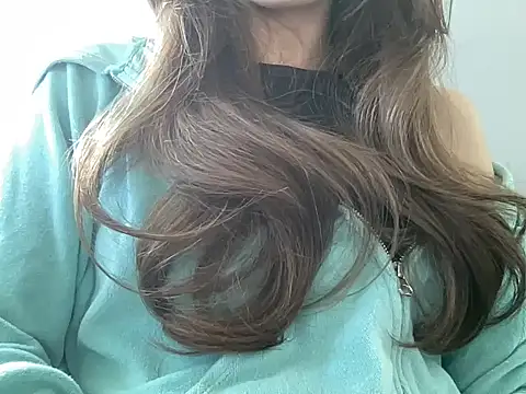 hugandlove online show from 11.04.25