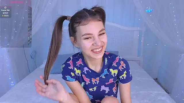 Little  Lunaa online show from 04.11.26