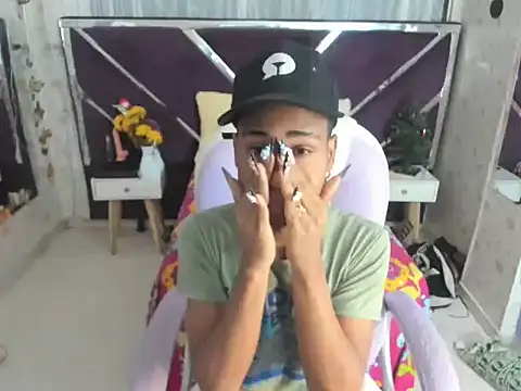 Santy bigcock 01 online show from 11.18.25