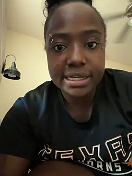 Snapshot of LadyVenomBites chatting on 11.16.25 LadyVenomBites online show from 11.16.25