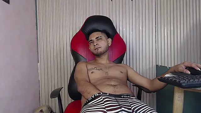 Snapshot of Cat_2_ chatting on 11.08.25 Cat 2 online show from 11.08.25