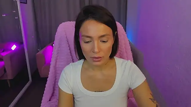 Snapshot of Naila_Whisper chatting on 11.08.25 Naila Whisper online show from 11.08.25