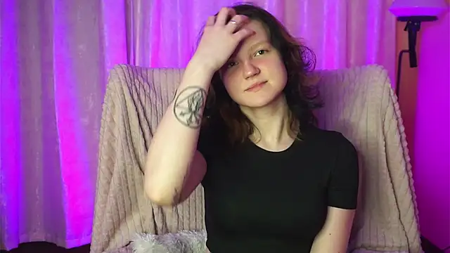 LatinaHuguenin online show from 03.19.26