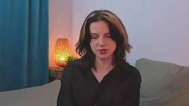 LatinaHuguenin online show from 04.02.26