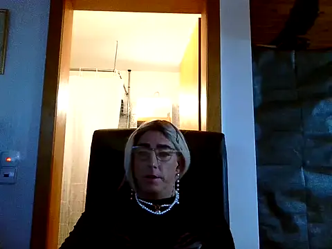 Snapshot of AgnesCross39 chatting on 11.14.25 AgnesCross39 online show from 11.14.25