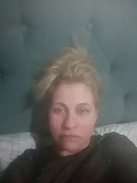 Snapshot of Eugenia08 chatting on 11.04.25 Eugenia08 online show from 11.04.25