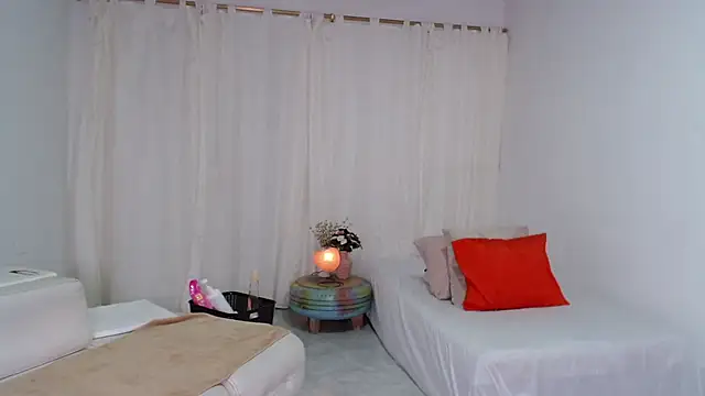 CoralReyes IH online show from 11.19.25