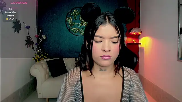 Snapshot of Scandarkmarie chatting on 11.10.25 Scandarkmarie online show from 11.10.25