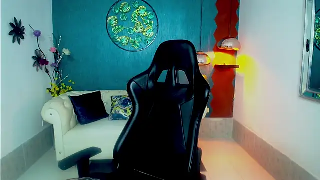 Snapshot of Scandarkmarie chatting on 11.13.25 Scandarkmarie online show from 11.13.25