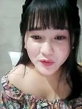 Snapshot of Anngela_18 chatting on 11.19.25 Anngela 18 online show from 11.19.25