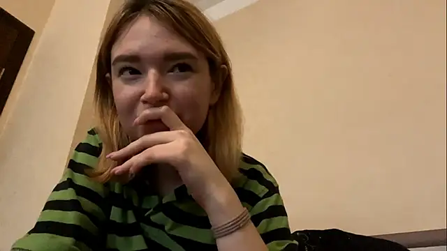 Snapshot of Baby18_shake chatting on 12.02.25 Baby18 shake online show from 12.02.25