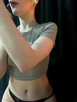 Snapshot of shrie_beverly00 chatting on 11.26.25 shrie beverly00 online show from 11.26.25