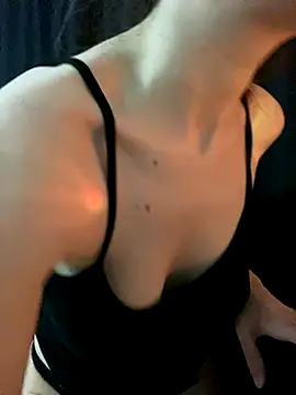 Snapshot of shrie_beverly00 chatting on 11.29.25 shrie beverly00 online show from 11.29.25