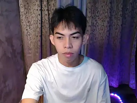 Snapshot of Urhotsilverboy chatting on 01.13.26 Urhotsilverboy online show from 01.13.26