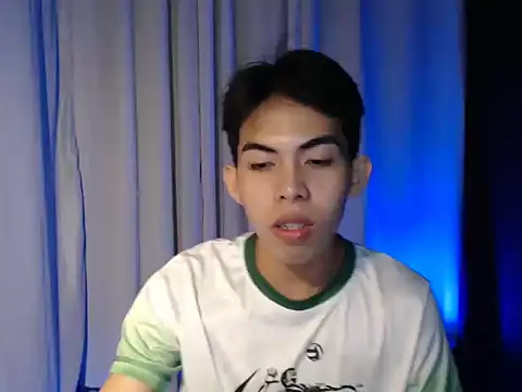 Snapshot of Urhotsilverboy chatting on 03.03.26 Urhotsilverboy online show from 03.03.26