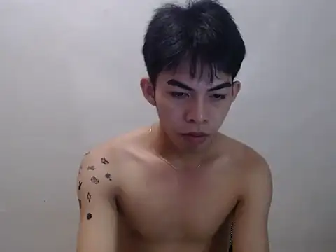 Urhotsilverboy online show from 04.24.26