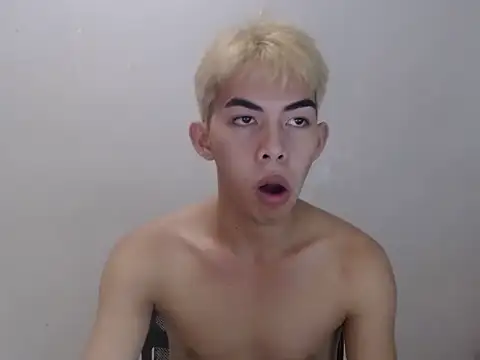 Urhotsilverboy online show from 05.20.26