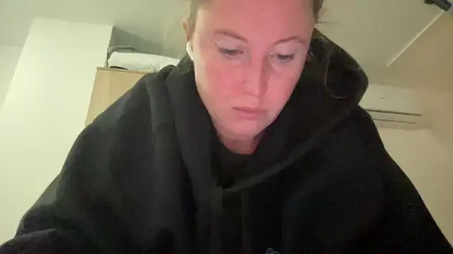 Snapshot of Ameli8 chatting on 11.21.25 Ameli8 online show from 11.21.25