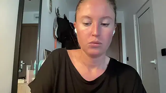 Snapshot of Ameli8 chatting on 11.22.25 Ameli8 online show from 11.22.25