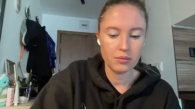 Snapshot of Ameli8 chatting on 11.29.25 Ameli8 online show from 11.29.25