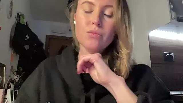 Snapshot of Ameli8 chatting on 01.17.26 Ameli8 online show from 01.17.26