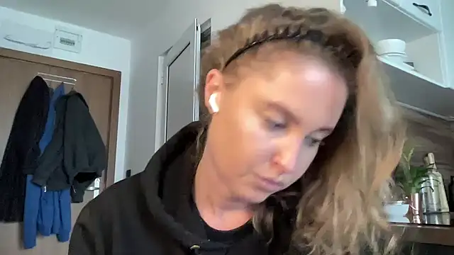 Snapshot of Ameli8 chatting on 02.12.26 Ameli8 online show from 02.12.26