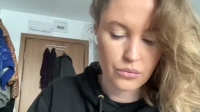 Snapshot of Ameli8 chatting on 02.15.26 Ameli8 online show from 02.15.26