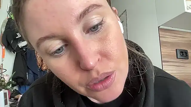 Snapshot of Ameli8 chatting on 02.19.26 Ameli8 online show from 02.19.26