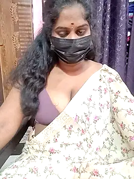 Snapshot of Keerthee_ chatting on 11.08.25 Keerthee online show from 11.08.25